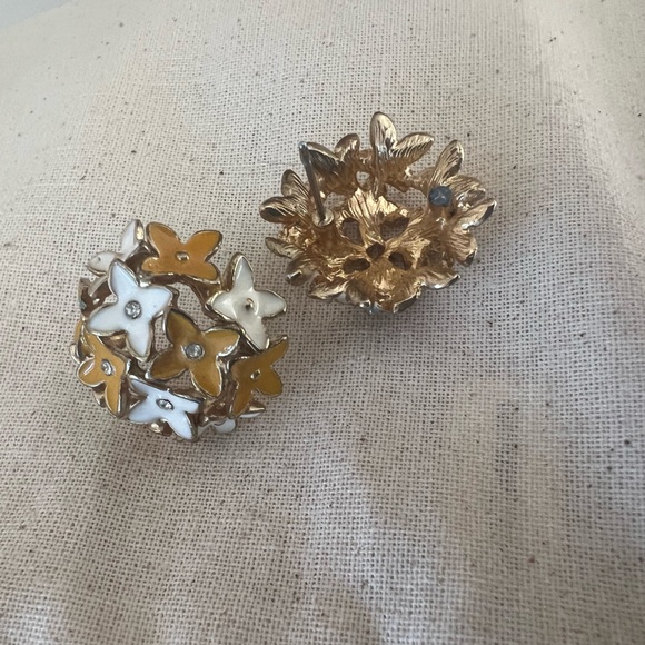 Floral Crystal rhinestone Stud Earrings - Picture 4 of 4